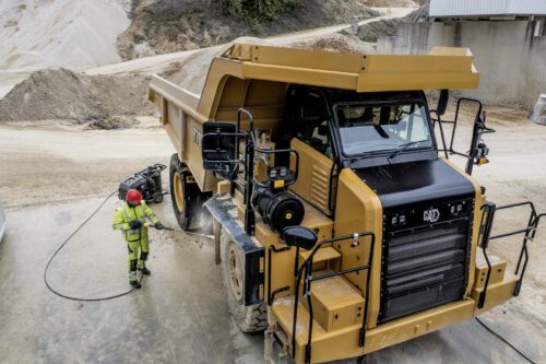 Myjka ciśnieniowa Karcher HDS 18/18-4 S Classic to urządzenia wysokociśnieniowe przeznaczone do usuwania szczególnie uciążliwych zabrudzeń i pracy w trudnych warunkach.