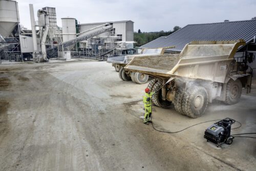 Myjka ciśnieniowa Karcher HDS 18/18-4 S Classic to urządzenia wysokociśnieniowe przeznaczone do usuwania szczególnie uciążliwych zabrudzeń i pracy w trudnych warunkach.