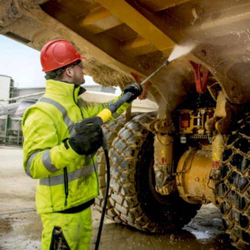 Myjka ciśnieniowa Karcher HDS 18/18-4 S Classic to urządzenia wysokociśnieniowe przeznaczone do usuwania szczególnie uciążliwych zabrudzeń i pracy w trudnych warunkach.