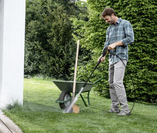 Myjka wysokociśnieniowa K 2 Universal Edition niezawodnie usuwa lekkie zabrudzenia podczas okazjonalnego użytkowania w domu. Sprawdź i kup online!