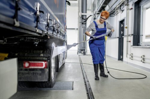 Odkryj Karcher HD 8/18-4 ST - zaawansowaną myjkę ciśnieniową stacjonarną idealną dla przemysłu, rolnictwa i motoryzacji. Idealna dla Twoich Potrzeb.