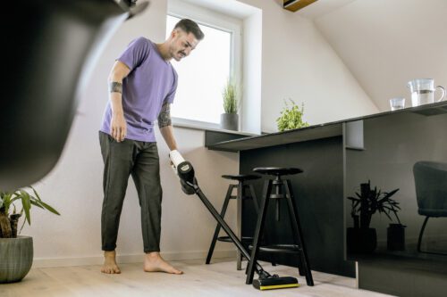 Odkurzacz VC 4 Cordless wyróżnia się na tle konkurencji niską masą, bezworkowym systemem filtracji oraz wysoką mocą zasysania.