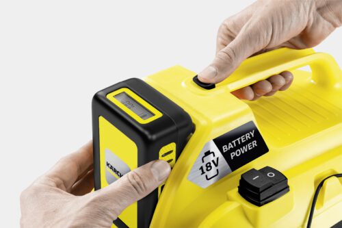 Odkurzacz akumulatorowy Kärcher WD 1 Compact Battery do sprzątania na sucho i na mokro. Jest lekki, cichy i kompaktowy, co ułatwia przechowywanie i transport. 