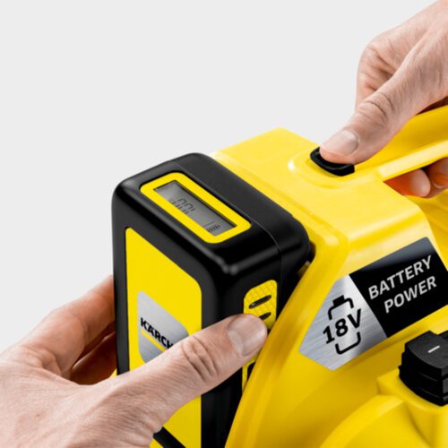 Odkurzacz akumulatorowy Kärcher WD 1 Compact Battery do sprzątania na sucho i na mokro. Jest lekki, cichy i kompaktowy, co ułatwia przechowywanie i transport. 