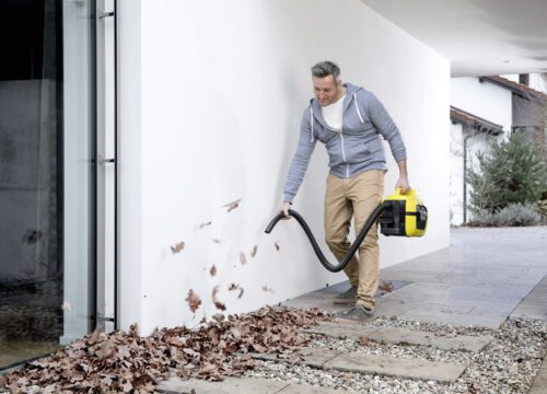 Odkurzacz akumulatorowy Kärcher WD 1 Compact Battery do sprzątania na sucho i na mokro. Jest lekki, cichy i kompaktowy, co ułatwia przechowywanie i transport. 