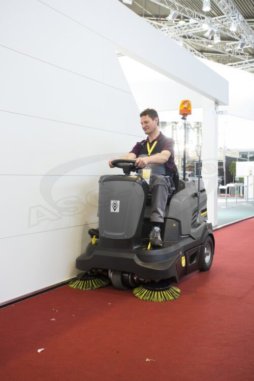 zamiatarka-z-fotelem-operatora-karcher-km-90-60-r-bp-adv-3